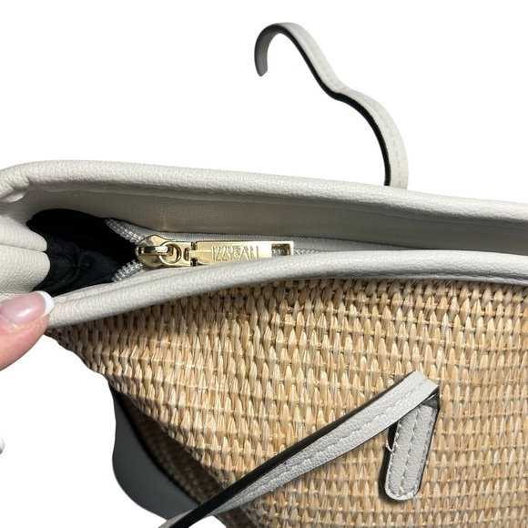 IZZY & ALI Tote Bag Woven Straw and Beige - Picture 5 of 13